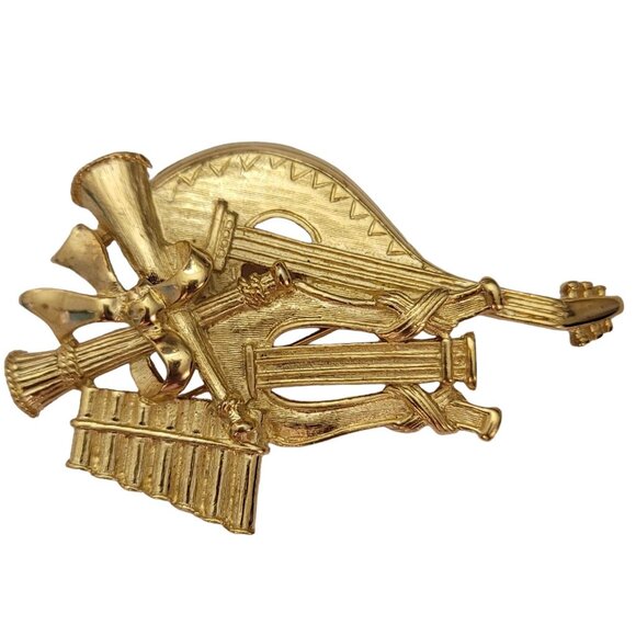 Trifari TM Gold Tone Music Instrumental Brooch, Signed E746 - Picture 3 of 7